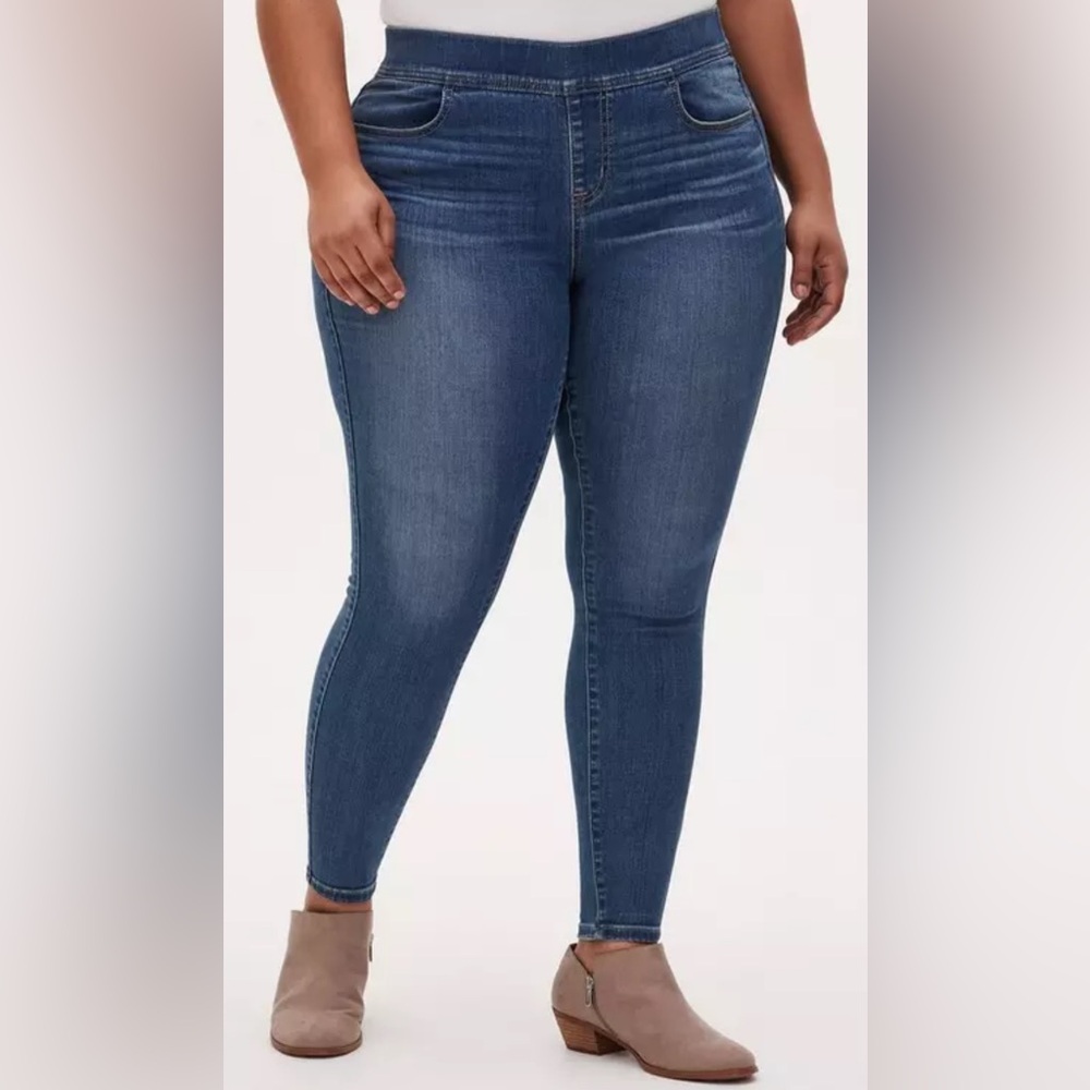 #1984 - Torrid Lean Jean Skinny Super Soft High-Rise Jean Seafloor Medium Wash